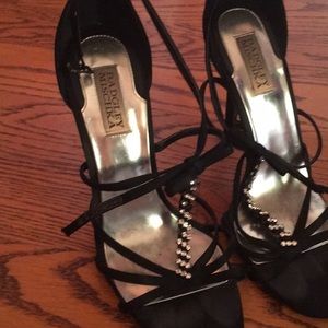 BADGLEY MISCHKA HEELS IN BLACK!
